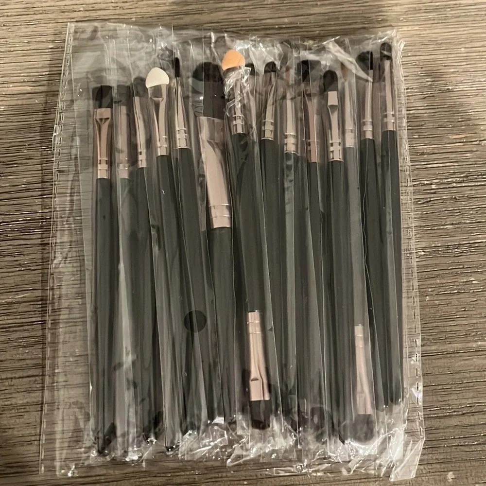 ⭐️ New - 20 Piece Makeup Brush Set Professional Black Cosmetic Brushes